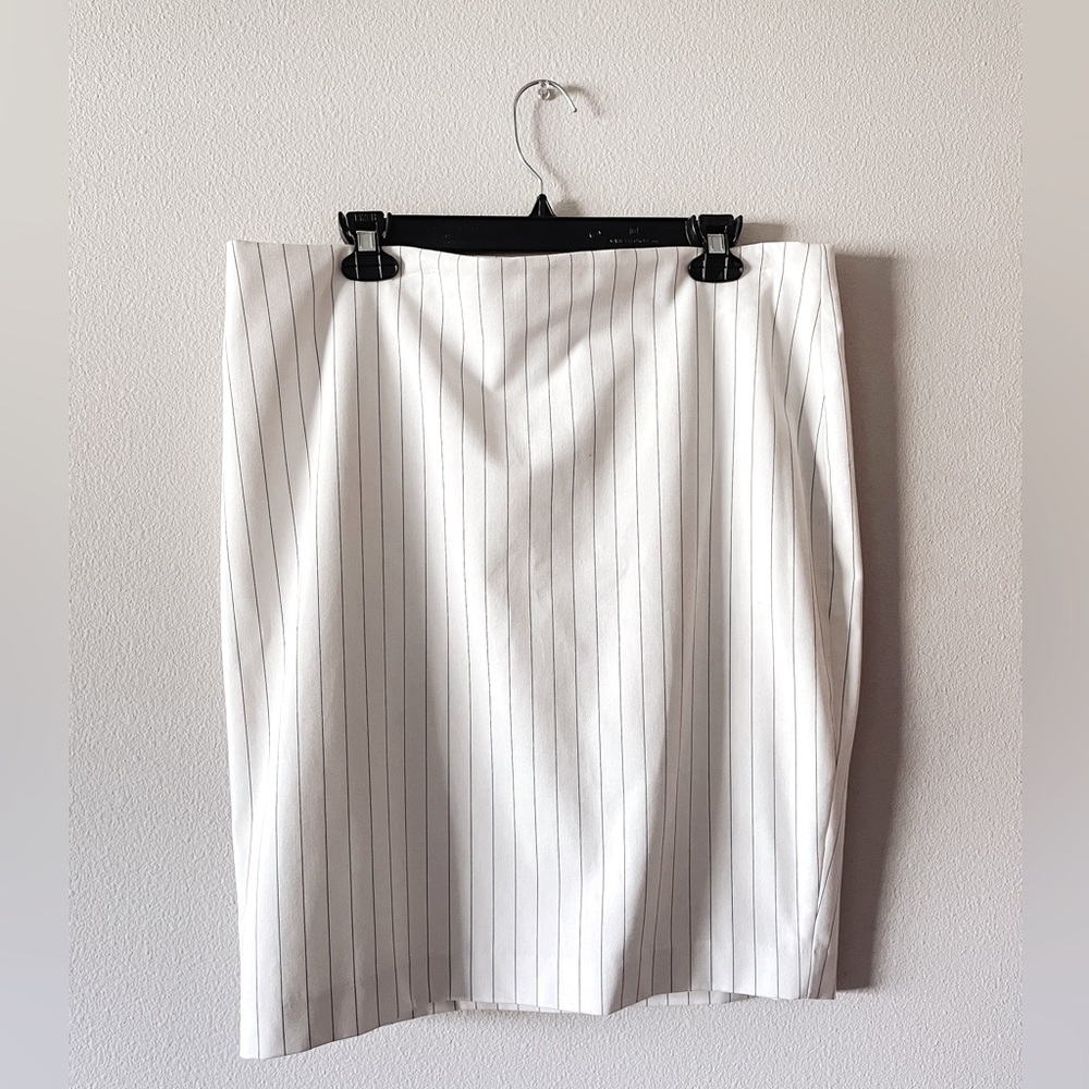 Express White Pinstripe Pencil Skirt size 14
